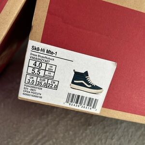 Sk8-Hi Mte-1 Vans Blue and White High-Top Sneakers